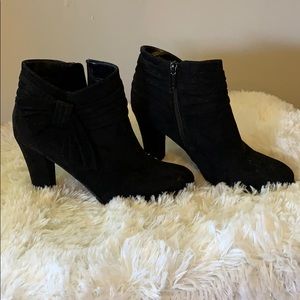 Black heeled shoes